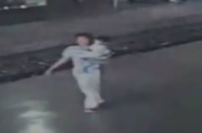 Watch: Man abducts 3-year-old boy in Mumbai railway station