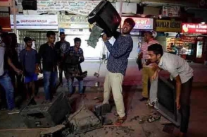 Indian fans break TVs, burn posters after CT 2017 final loss