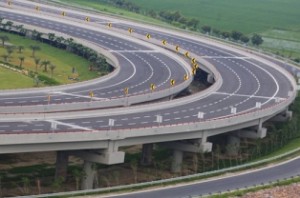 India's new super expressway lets people travel 195 km in 120 mins