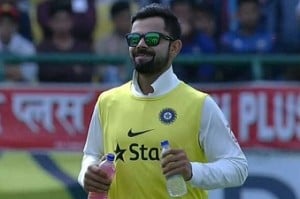 Injured Kohli takes role of 12th man, carries drinks to teammates