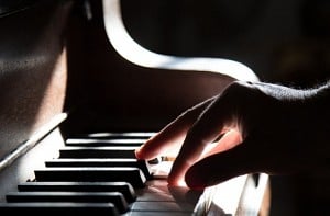 Man hits single piano key 824 times in 1 Minute