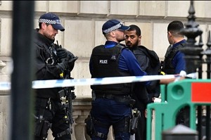 Man with knives arrested near UK Parliament