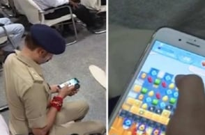 Notice issued to 3 policemen for playing candy crush