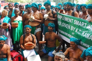 Protesting TN farmers seek CJI's intervention