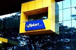 Rs 37 lakh looted from Flipkart centre