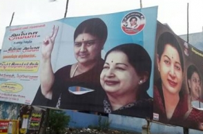 Sasikala banners removed in party headquarters