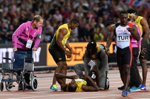 Usain Bolt suffers leg injury in his final 4x100-meter relay