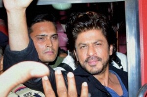SRK could face legal action for death of man at Vadodara station
