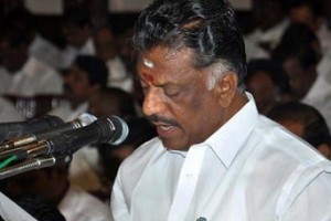 Stones pelted at O Panneerselvam’s car