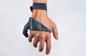 Student creates Bluetooth-enabled 3D prosthetic thumb