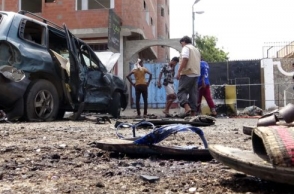 Suicide bomber kills 20 in Iraq