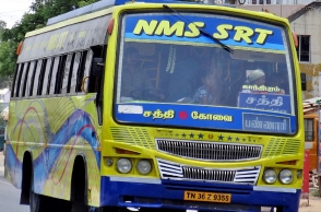31-year-old man dies falling from the bus