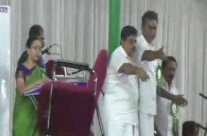 AIADMK factions indulge in chair fight during MGR celebrations