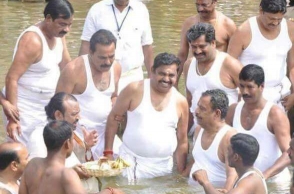 CM is polluting Cauvery river by taking dip: TTV Dhinakaran