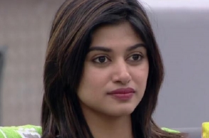 Cops summon Oviya for suicide attempt probe