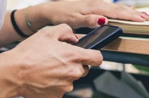 Officials watch videos, play games on cellphones during Dengue discussion