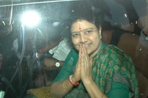 Sasikala reaches T Nagar in Chennai