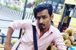 Sasikala should hold fast in jail, says Chennai youth from the top of cellphone tower