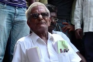 Traffic Ramaswamy threatens to jump off the building