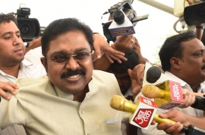 TTV Dhinakaran warns TN CM to step down