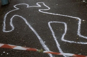 Husband murders wife who went in bike with colleague