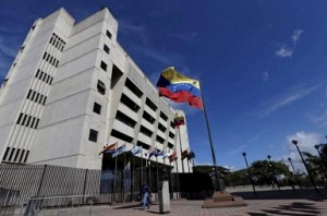 Venezuela: Helicopter launches attack on Supreme Court