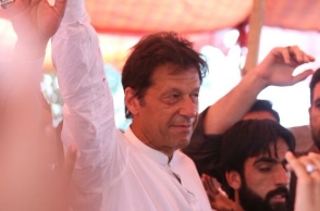 Imran Khan accused of sending obscene SMSes to women party leaders