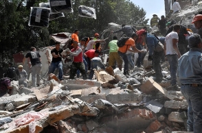 Massive earthquake jolts Central mexico, killing more than 220