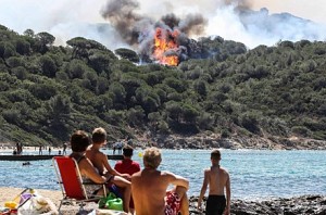 Wildfire breaks out in France, 10,000 evacuated