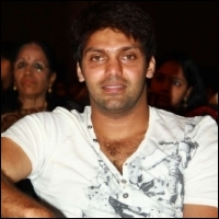 arya-the-show-people-15-04-11