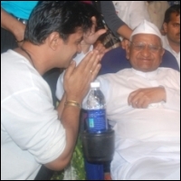 anna-hazare-mudhalvar-gandhi-19-12-11