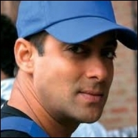 Салман Кхан заинтересовался фильмом "Kanchana" Salman-khan-lawrence-04-07-11