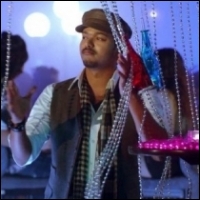 shobhi-thuppakki-22-11-12