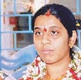 actress-daughter-elopes-with-car-driver-photos-pictures-stills