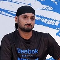 harbhajan-plunges-into-movies-photos-pictures-stills