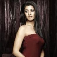 no-issues-in-going-glam---varalaxmi-sarathkumar-photos-pictures-stills