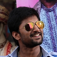 Telugu hero Naani acquires the remake rights of Pannaiyarum Padminiyum