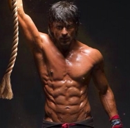 King SRK tones his body yet again for Farah Khan