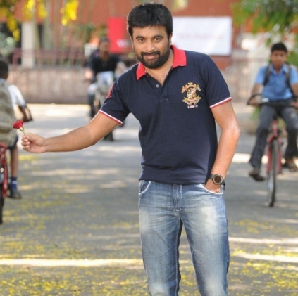 After Bala's Tharai Thappattai, Sasikumar will work under a debut director Vasanthamani After Bala's Tharai Thappattai, Sasikumar will work under a debut director Vasanthamani