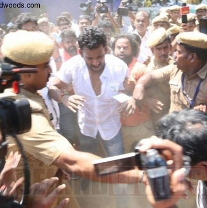 Vishal attacked at the Nadigar Sangam elections