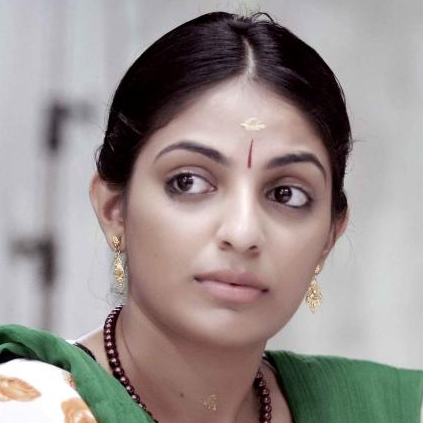 Actress Mythili was demanded 75 lakhs by ex boyfriend to not release photos