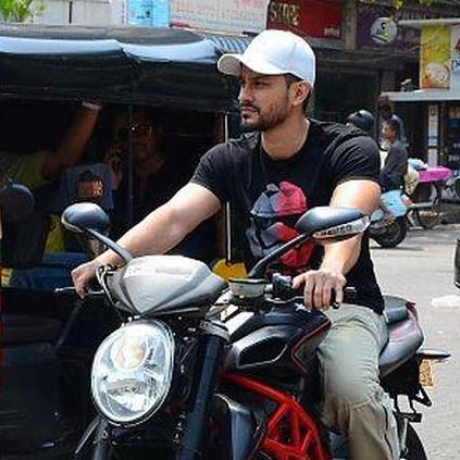 Mumbai Police Issues e-Challan to Kunal Khemu for Riding Sportsbike Without Helmet