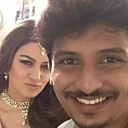 Hansika gets royally steamy for Jiiva