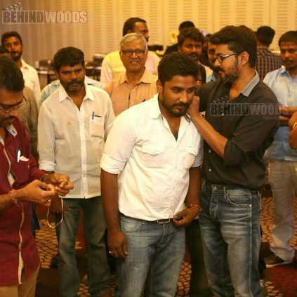Vijay gifts gold chains to the technicians of Bairavaa