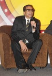 Dharmendra receives Lifetime Achievement Award