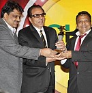 Dharmendra receives Lifetime Achievement Award