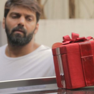 Don't Worry Gift Song from Kootathil Oruthan