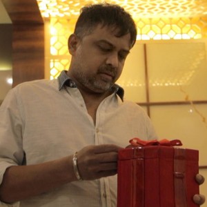 Don't Worry Gift Song from Kootathil Oruthan