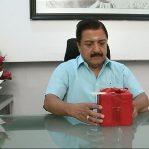 Don't Worry Gift Song from Kootathil Oruthan