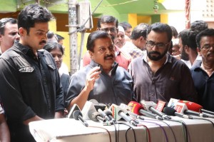 Industry pays last respect to Vinu Chakravarthy